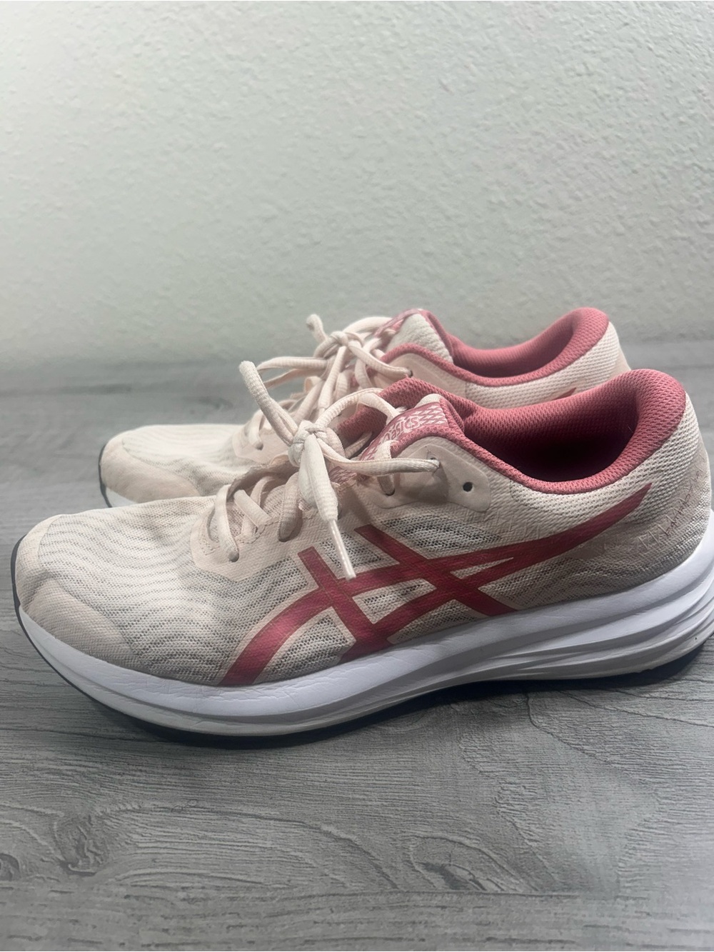 ASICS Women's Running Shoes in Light Pink with Coral Accents Size 9 - Picture 7 of 10